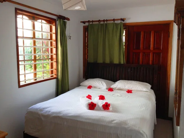 غرفة عائلية بمطبخ، Beau Vallon Bungalows 1/1