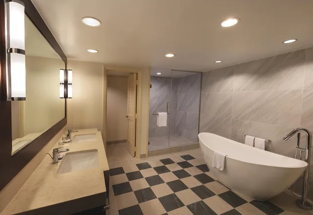 جناح بسرير كوين، Hyatt Regency Guam 2/2
