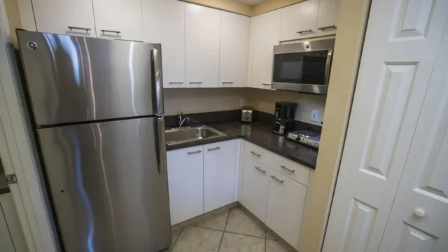 1 Bedroom, Suite, Queen Bed, Vacation Village At Weston 6/9