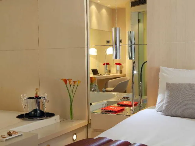 جناح، Cram Hotel 3/3