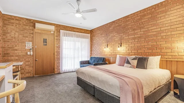 غرفة تنفيذية بسرير كينج، Golden River Motor Inn 2/10
