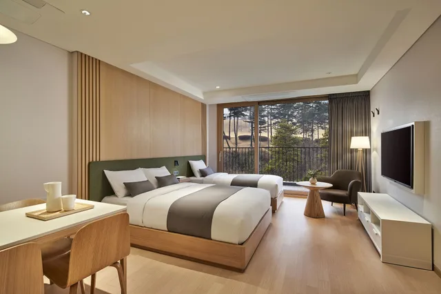 غرفة ديلوكس عائلية بسرير مزدوج وسرير فردي، Lotte Resort Buyeo 1/1