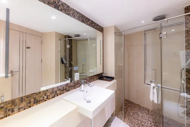 غرفة بريميير بسرير كينج، Shilat Avenue Pattaya 2/2