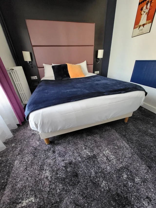 Room, Queen Bed, Accueil Hotel Paris Pigalle Montmartre 10/10