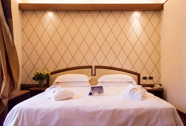 غرفة رباعية بسرير مزدوج وسرير بطابقين بإطلالة على البحر، Hotel Polo 2/3