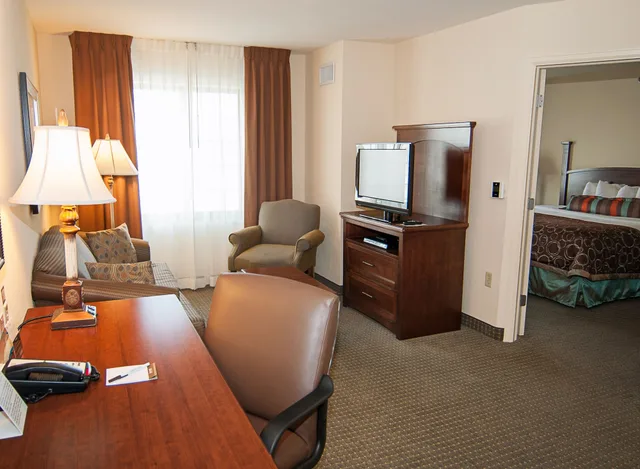 جناح بسريرين مزدوجين بغرفة نوم واحدة بمطبخ، Staybridge Suites Wichita 3/4