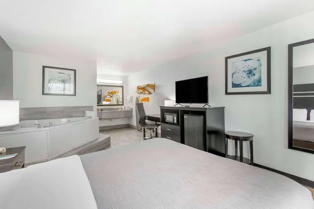 غرفة بسرير كوين، Quality Inn & Suites Hardeeville - Savannah North 4/6