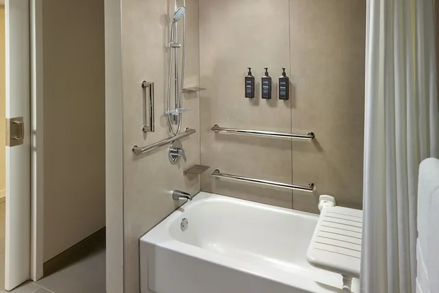 غرفة تقليدية بسرير كينج، Sheraton Imperial Hotel Raleigh-Durham Airport at Research Triangle Park 6/10