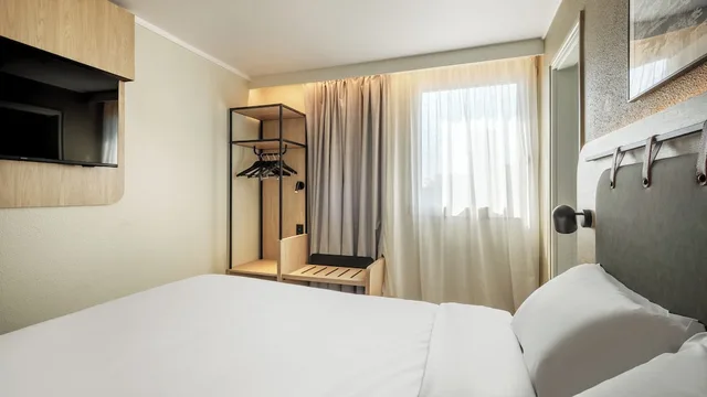 Junior Suite, Queen Bed, Sofa, Campanile Nice Airport 5/10