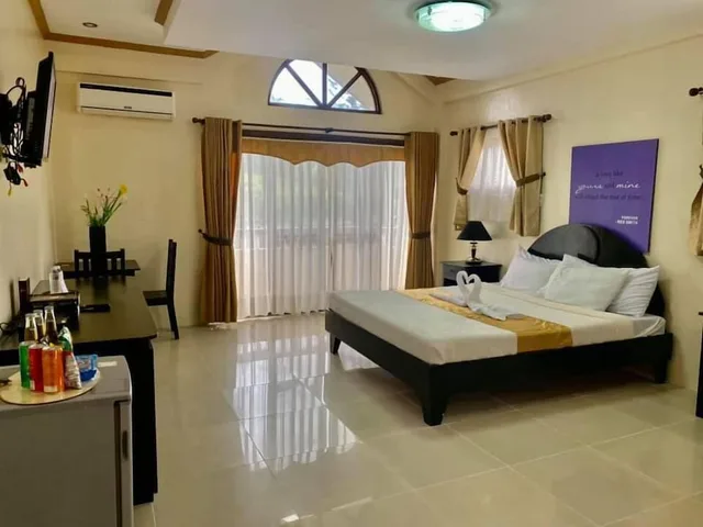 جناح استوديو فاخر بسرير كينج، The Q Hotel Restaurant 1/2