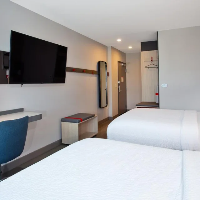 غرفة بسريرين لذوي الإعاقة، avid hotels Detroit - Warren 6/10