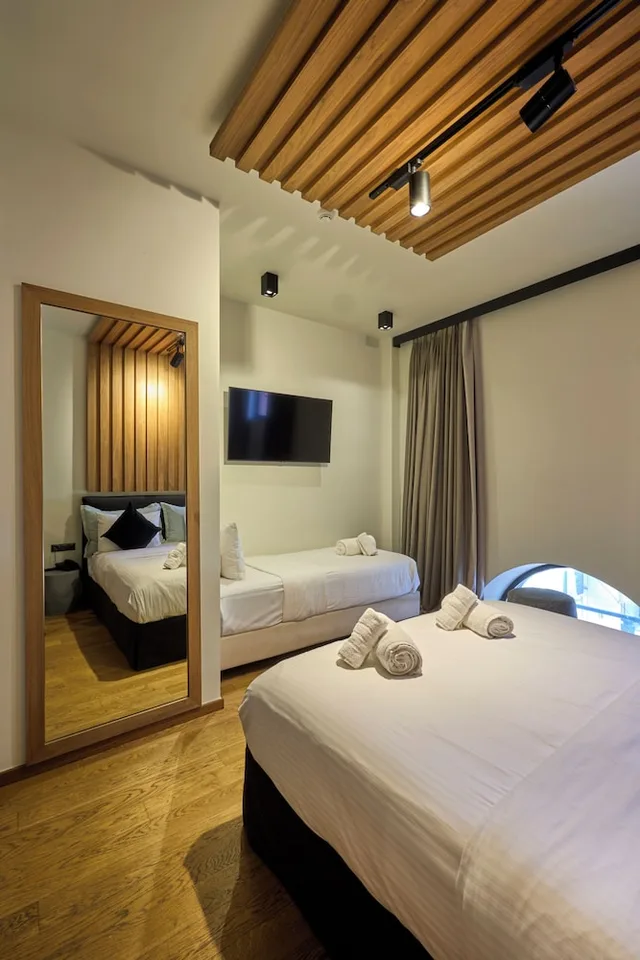 جناح جونيور بسرير كوين مع أريكة، Snob Athens 6/10