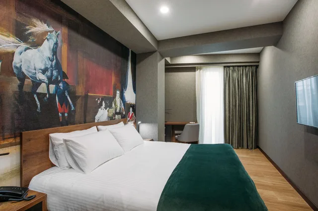 غرفة تنفيذية بسرير كينج، Theory Hotel 1/4