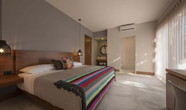 غرفة ديلوكس بسرير كينج بإطلالة على البحر بشرفة، Sayulinda Hotel 2/4