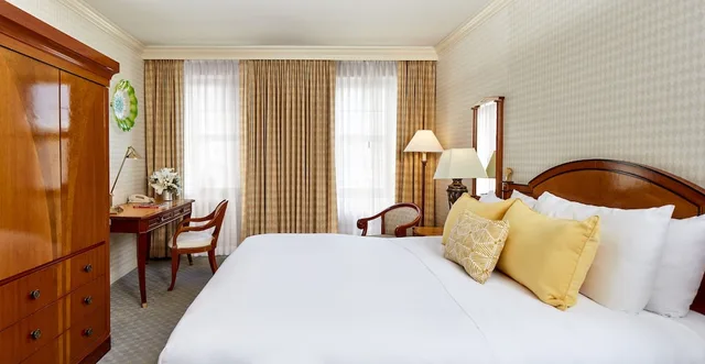 غرفة ديلوكس بسرير كينج، Orchard Hotel 1/2