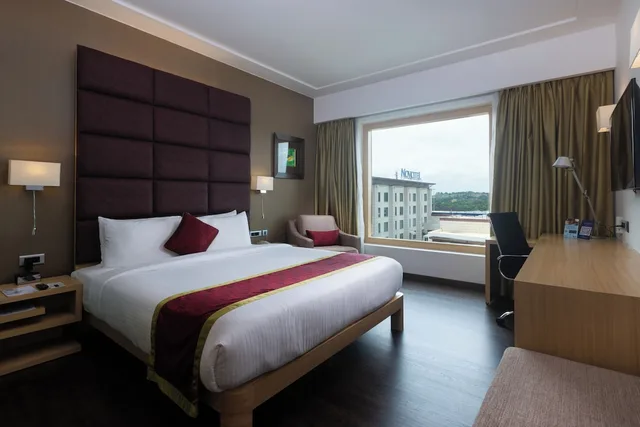غرفة بريميير بسرير كينج مع دخول الصالة، NOVOTEL HYDERABAD AIRPORT 2/7