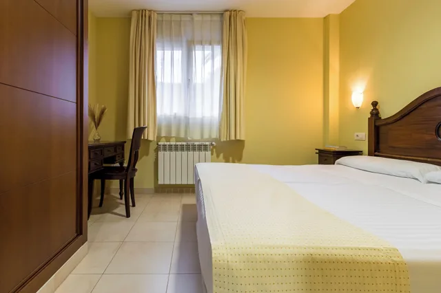 شقة ديلوكس بسريرين منفصلين بغرفة نوم واحدة مع أريكة، Apartamentos Playa de Toro 1/5