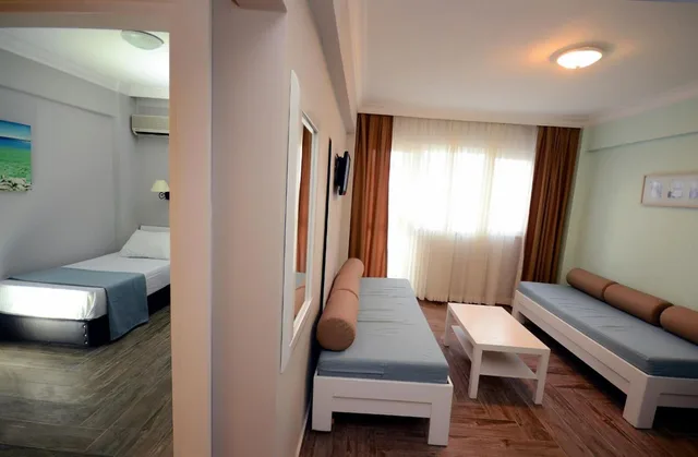 شقة، Two Seas Hotel 3/6