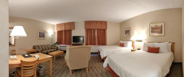 جناح استوديو بسريرين كوين، Humphry Inn Suites 2/3