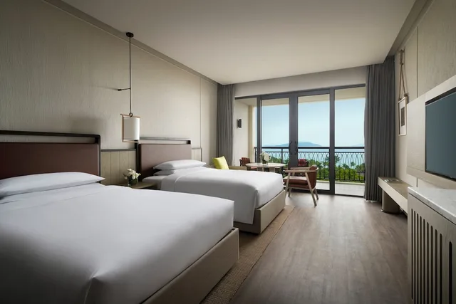 غرفة ديلوكس بسريرين مزدوجين بإطلالة على البحر، Marriott Yalong Bay 3/7