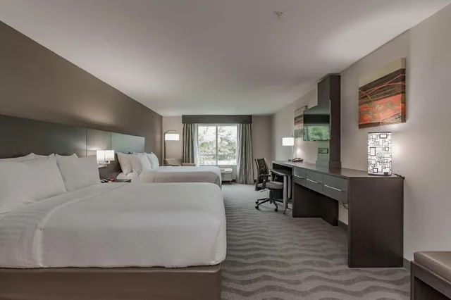 غرفة بسريرين لذوي الإعاقة، Holiday Inn Mishawaka North 1/6