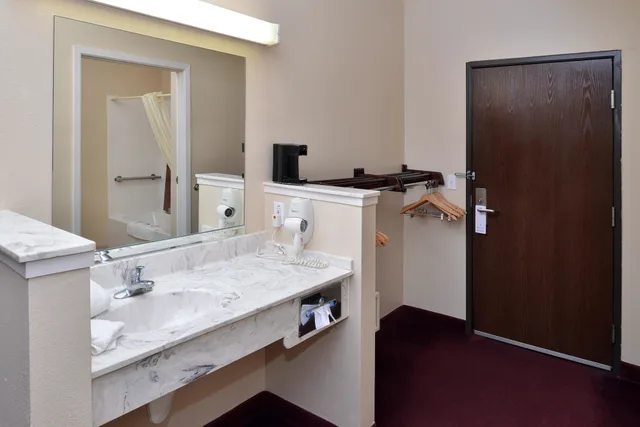 غرفة ديلوكس بسريرين كوين، Americas Best Value Inn Somerville, TX 10/10