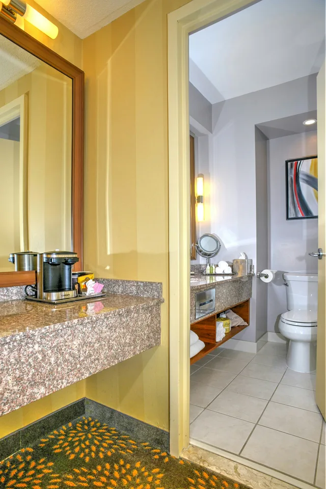 Room, 2 Double Beds, Private Floor، Doubletree By Hilton London Ontario 2/2