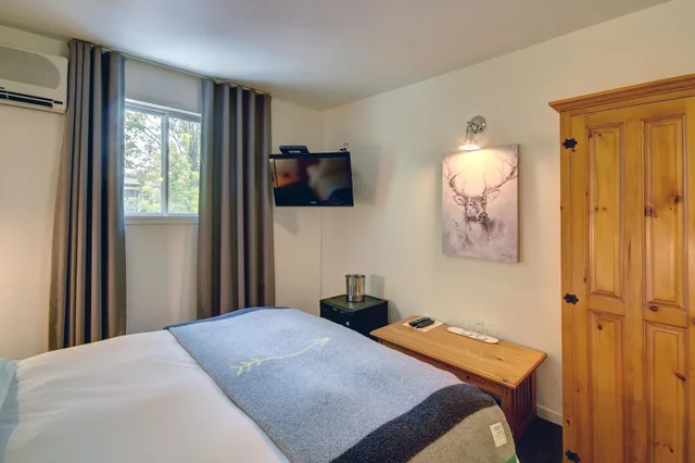 غرفة بسرير كوين، Hotel Mont-Tremblant 4/9