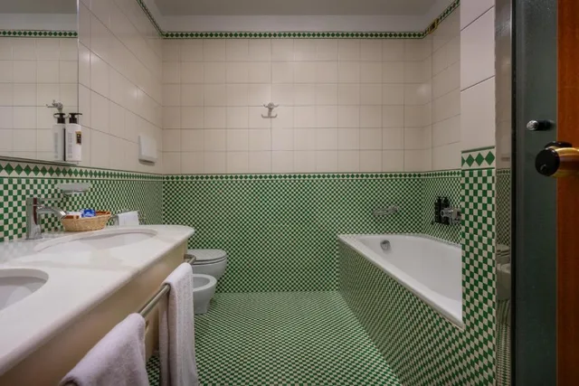 جناح سوبيريور، Hotel Crivis 2/2