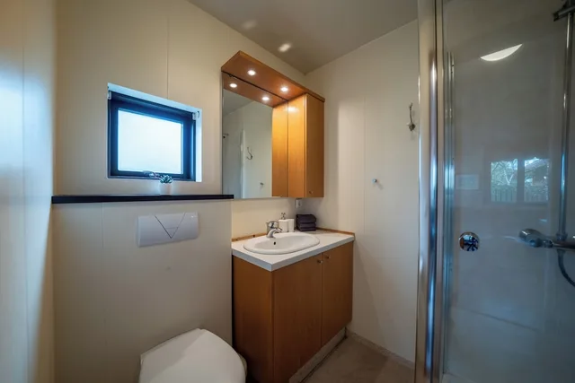 كوخ بسرير مزدوج وسرير بطابقين بغرفة نوم واحدة، Minniborgir Cottages 3/4