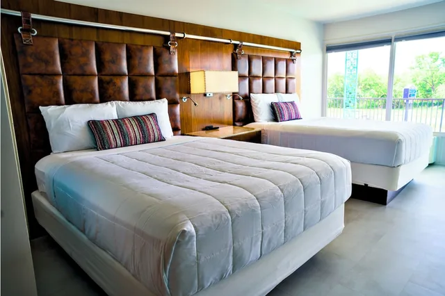 غرفة قياسية بسريرين كوين، Heights House Hotel - Houston Heights Downtown, an Ascend Collection Hotel 2/10