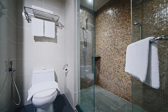 Super Standard King، Hotel Sixty3 5/6