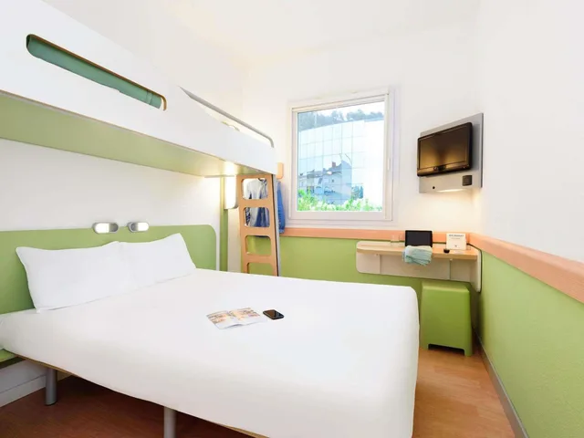 Room, Queen Bed, Ibis Budget Bilbao Arrigorriaga 2/10