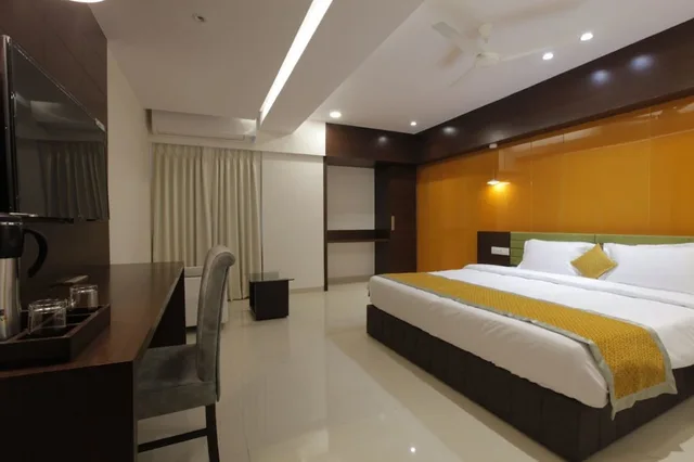Premier, Studio, King Bed, Hotel The Lotus Park 1/3