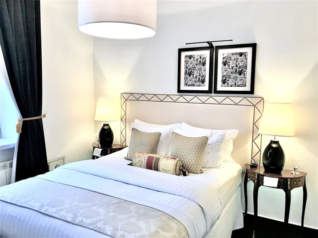 1 Bedroom, Luxury, Executive, Suite, Queen Bed, Old Square View, Sofa، Luxury Apartments Mondrian Market Square 6/10