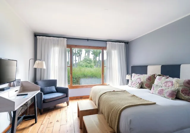 غرفة سوبيريور بسرير كينج وسرير فردي بإطلالة على البحيرة، LA ESCONDIDA CASA DE HUESPEDES & SPA 1/6