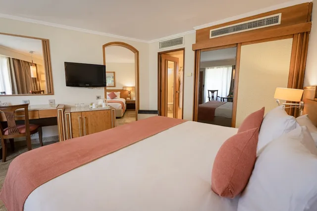 غرفة عائلية بسريرين منفصلين وسرير كينج، Jolie Ville Resort & SPA kings Island Luxor 1/3