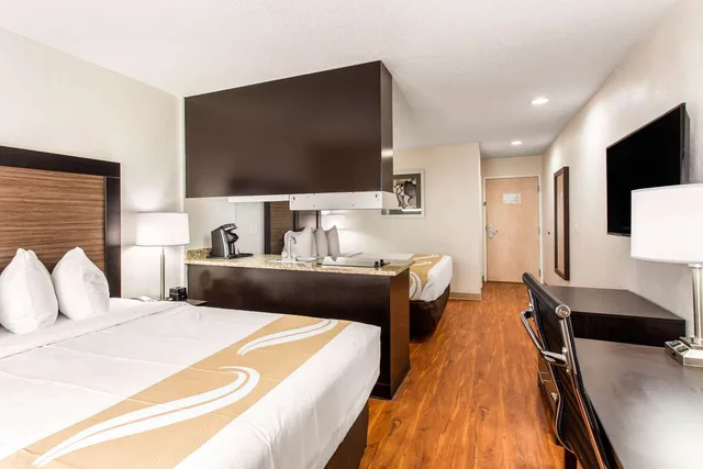 Efficiency, Suite, 2 Queen Beds، Quality Inn & Suites Myrtle Beach Near Outlets 1/4