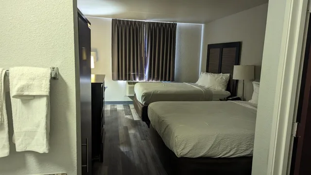 Room, 2 Queen Beds, Motel6 Lancaster, PA 3/4