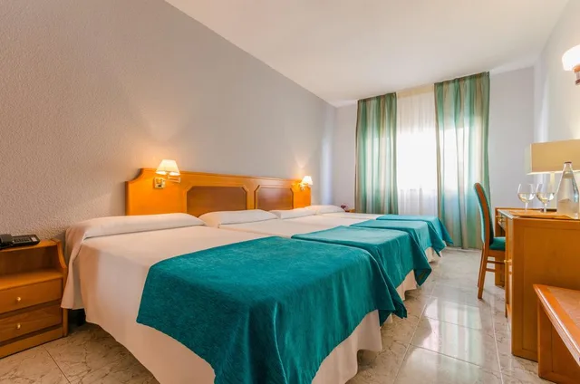 Room, Double or Twin Bed, Two Extra Beds، Don Juan Hotel 2/4