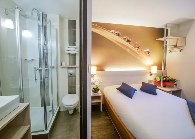 غرفة عائلية بسرير مزدوج وسريرين منفصلين، Hôtel Inn Design Vannes Resto Novo 8/8
