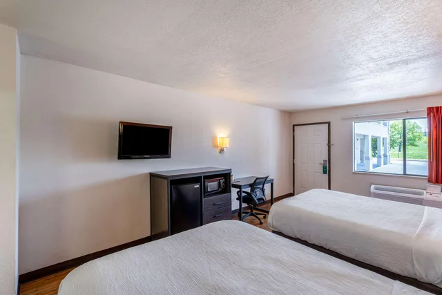 غرفة بسريرين كوين، Quality Inn & Suites Junction, TX 2/5