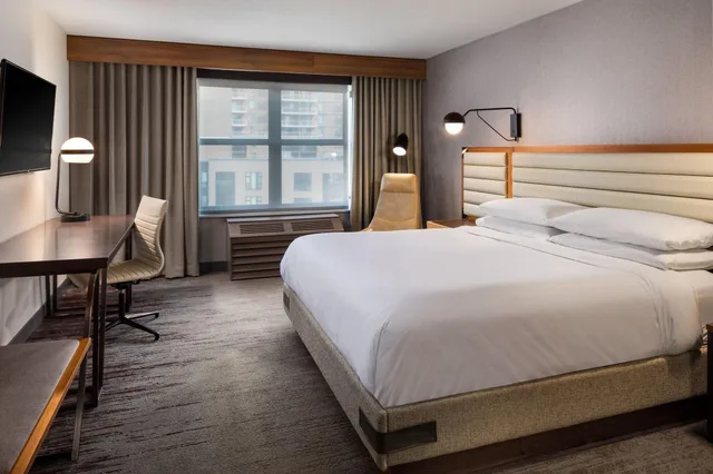غرفة بسرير مزدوج لذوي الإعاقة، The Depot Renaissance Minneapolis Hotel 2/5