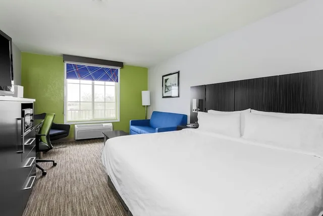 غرفة قياسية بسرير كينج لذوي الإعاقة، Holiday Inn Express Lancaster 1/6