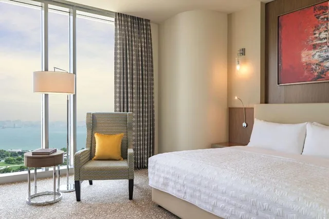 غرفة كلوب بسرير كينج بإطلالة على البحر، Le Meridien City Center Doha 2/10