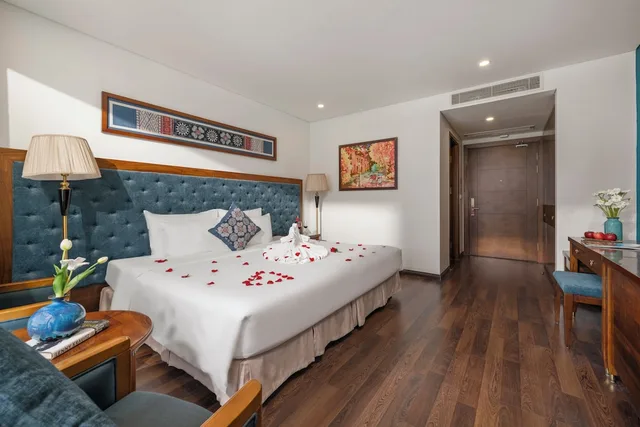Premier, King Bed, Ocean Front, Balcony، Balcona Hotel Da Nang 3/6
