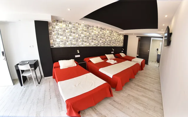 Standard, Quadruple, 4 Beds, Two Extra Beds، Hotel Zen Airport 2/10