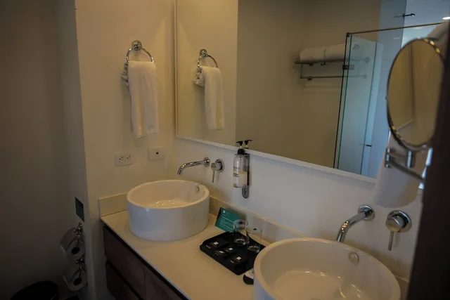 Family, Quadruple, King Bed, 2 Bathrooms، Hotel Lagoon Llanogrande 3/3