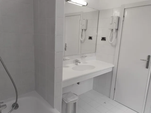 غرفة كلاسيكية ثلاثية بسرير مزدوج وسرير فردي، Gardena Hotel 3/3