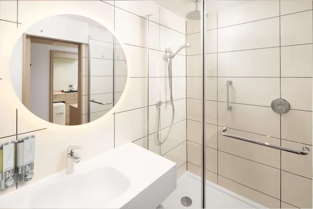 Super, King Bed، Hampton by Hilton Rochdale 2/3